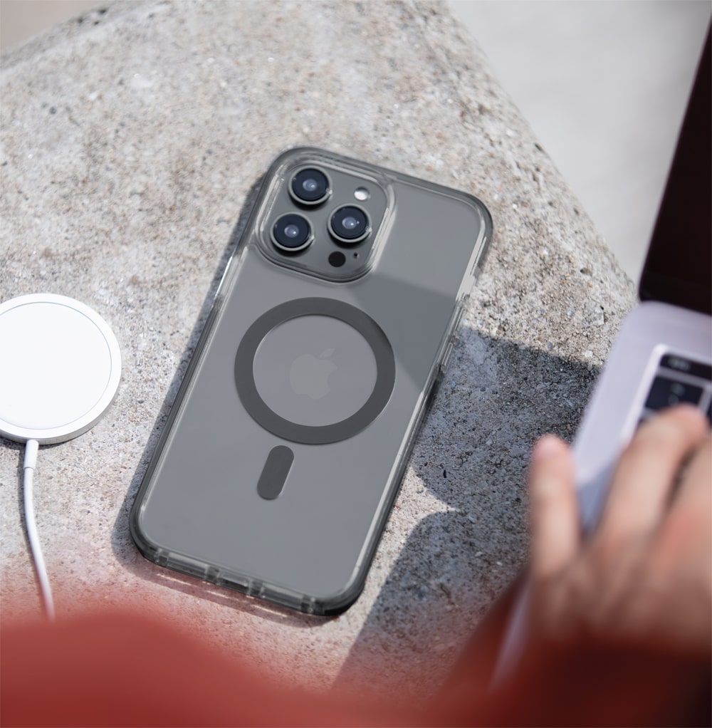قاب آیفون 14 پلاس برند یونیک Uniq Combat Magclick Case for iPhone 14 Plus فروشگاه اسپيگن ایران