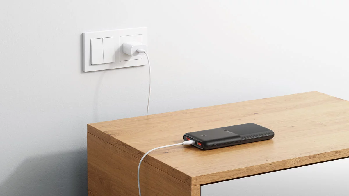 پاور بانک برند وگر مدل VEGER W1168 10000mAh Power Bank فروشگاه اسپيگن ایران