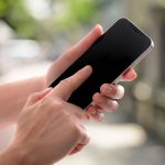 محافظ صفحه نمایش ESR Tempered-Glass for iPhone 13/13Pro - Image 5