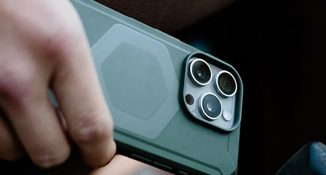 قاب آیفون 16 پرو مکس UAG مدل Essential Armor Olive Drab 1 قاب آیفون 16 پرو مکس UAG مدل Essential Armor Olive Drab فروشگاه اسپيگن ایران