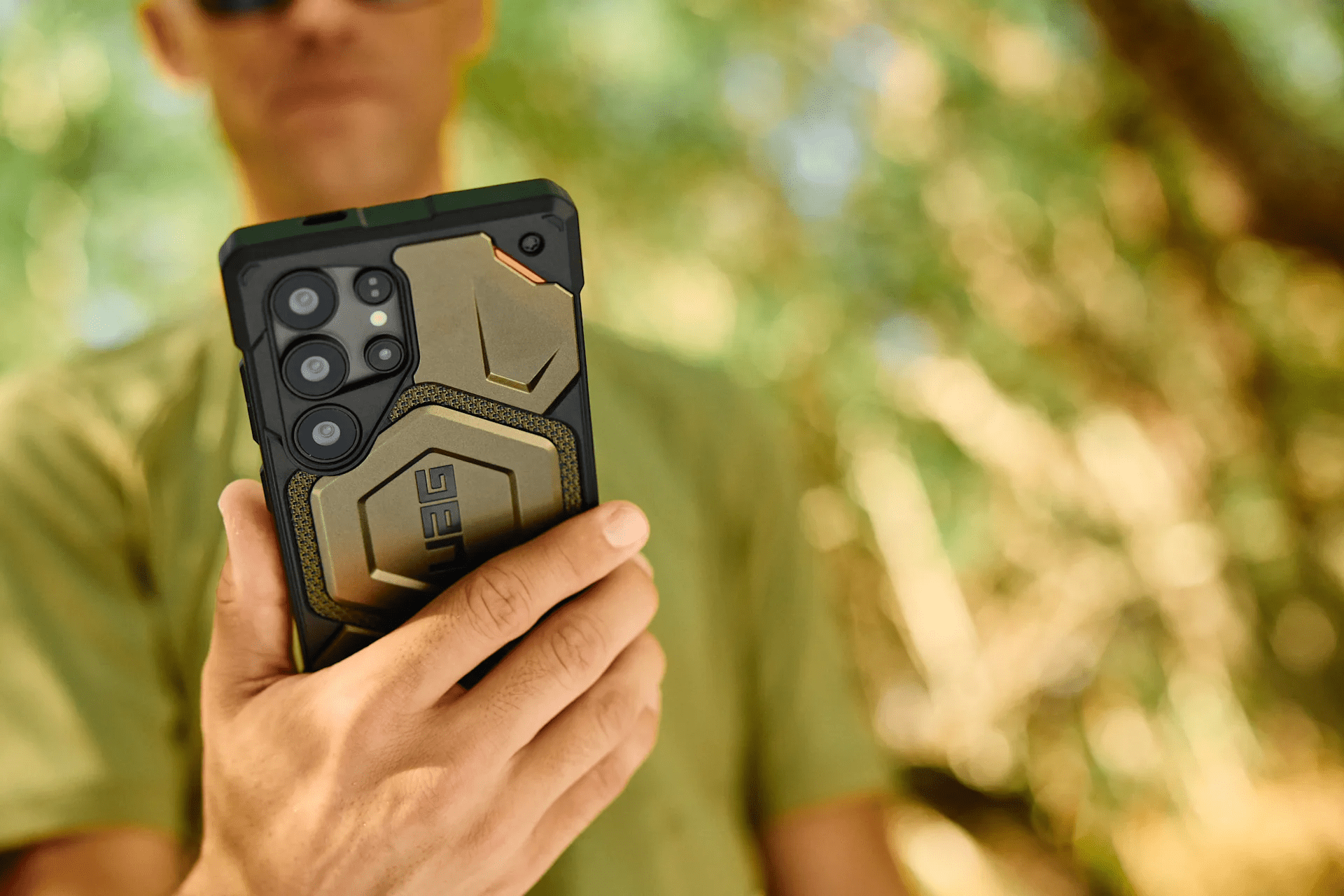 قاب UAG مدل Monarch Pro Magnetic Kevlar برای Galaxy S25 Ultra 3 قاب UAG مدل Monarch Pro Magnetic Kevlar برای Galaxy S25 Ultra فروشگاه اسپيگن ایران
